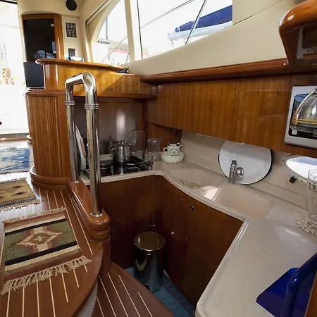 Botel Azimut 46 *