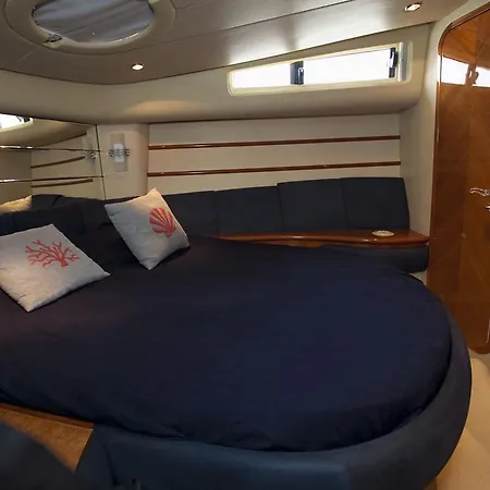 Botel Azimut 46 *